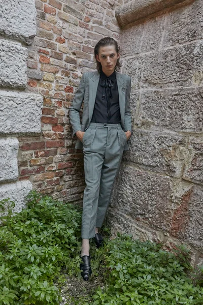 Look 18